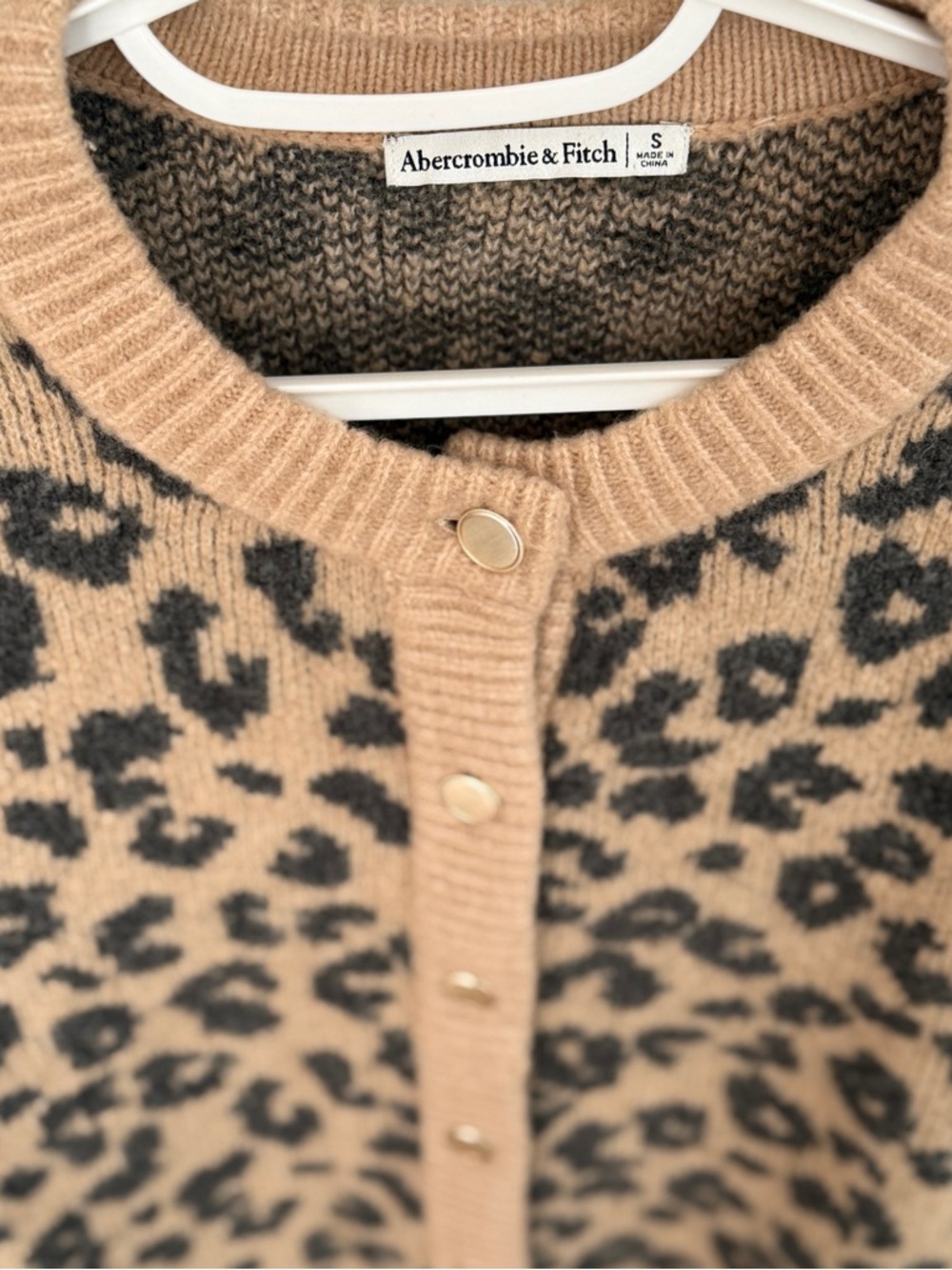 Abercrombie & Fitch leopard print cardigan sweater - Picture 4 of 11
